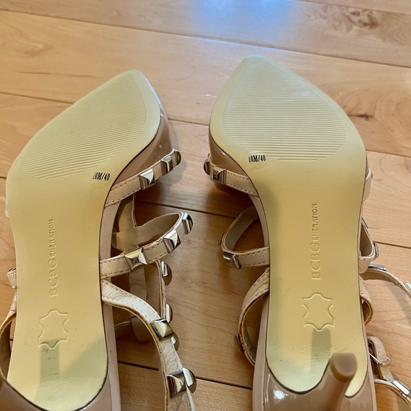 BCBG Rockstud Nude Kitten Heels Size 10 - Picture 4 of 5